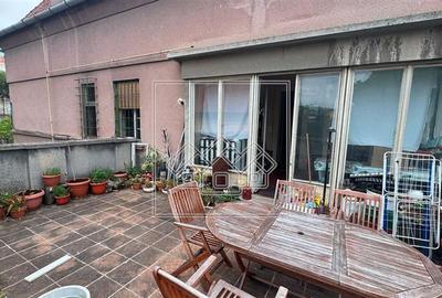 Apartament cu 5 camere decomandat în Sub Arini