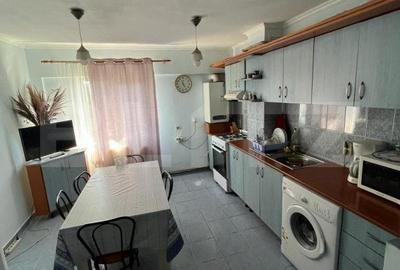 Apartament cu 3 camere decomandat în Carpați 2