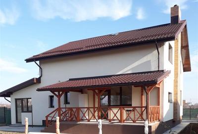 Casă/Vilă spațioasă cu etaj și garaj – Preț: 250.0 - 3