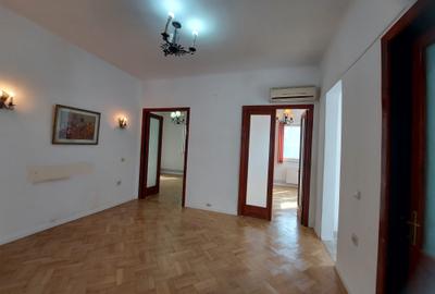 Vanzare 3 sau 4 camere in vila robustă Cotroceni la etajul 1, intrare separată - 2
