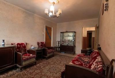 Apartament cu 4 camere semidecomandat în Moșilor