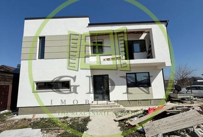 Casă individuală cu 5 camere în Malu Mare
