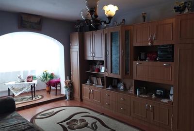 Apartament cu 3 camere decomandat, mobilat în Bistrița Lac