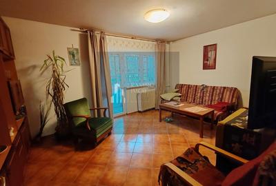 Apartament 2 camere, Sector 4, Resita/Luica, decomandat, spatios - 1