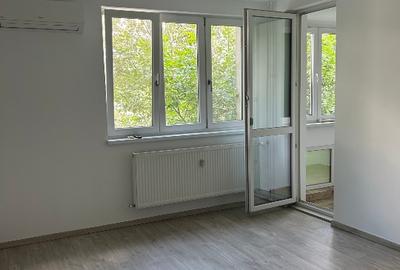 Apartament cu 3 camere semidecomandat, mobilat în Dristor