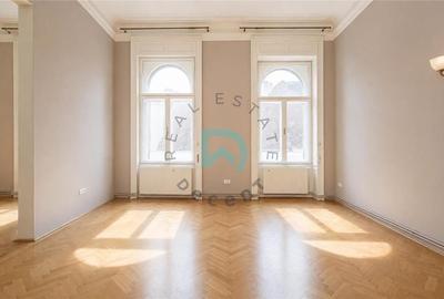 Apartament cu 3 camere decomandat în Centrul Istoric