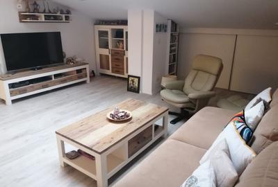 Apartament cu 2 camere semidecomandat, mobilat în Central