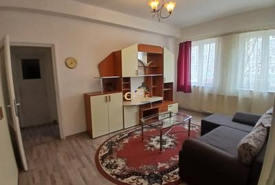 Apartament cu 2 camere semidecomandat, mobilat în Central