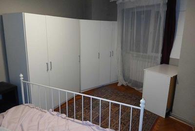 Apartament cu 3 camere semidecomandat, mobilat în Cantemir