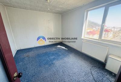 Apartament cu 4 camere semidecomandat în Mărăței