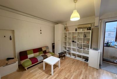 Apartament cu 2 camere semidecomandat în Calea Călărașilor