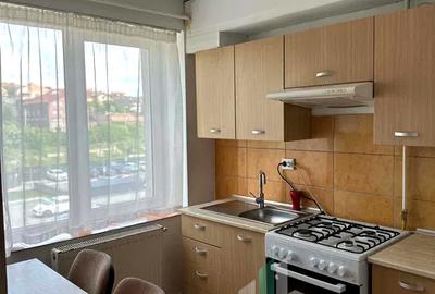 Apartament cu 2 camere semidecomandat, mobilat în Iris