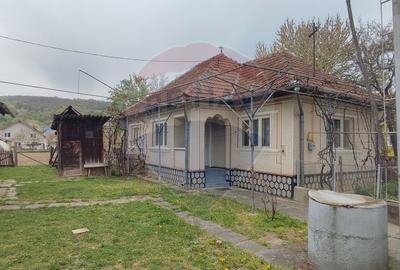 Casă cu 3 camere în Gârdani