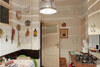 Apartament de 3 camere ultracentral, 2 intrari, lift cu acces privat, pod pentru - 16