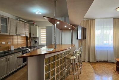 Inchiriez apartament de 3 camere,situat in Cartierul Vasile Aaron,mobilat,et.1 - 2