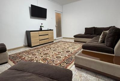 Apartament cu 3 camere decomandat în Poarta 6