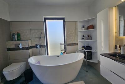 O casă superbă, construită pentru confort si eleganță - 12