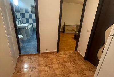 Garsonieră decomandată, mobilată în Vitan Mall