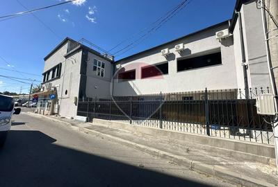 Casă individuală cu 10 camere în Piața Centrală