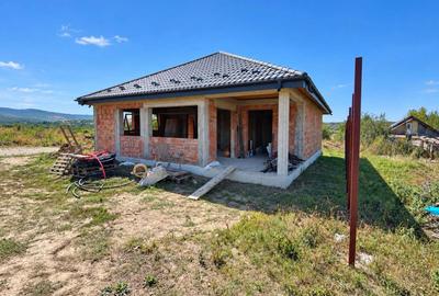 Casă individuală cu 4 camere în Central