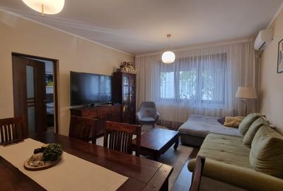 Apartament 3 camere parter zona centrala - 1