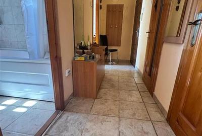 Apartament cu 2 camere semidecomandat în Podu Roș