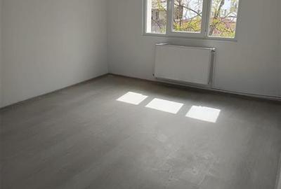 Apartament cu 2 camere decomandat în Nicolina