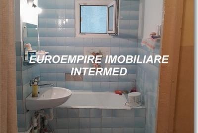 Apartament 2 camere de vanzare zona Poarta 6 - 3