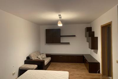 Apartament cu 2 camere decomandat, mobilat în Tei