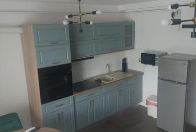 Apartament cu 3 camere decomandat, mobilat în Central