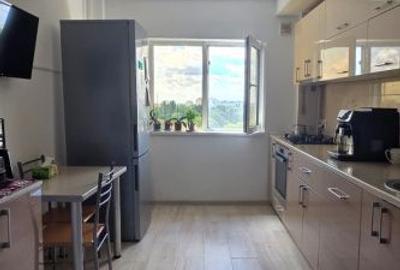 Apartament cu 4 camere semidecomandat în Brâncoveanu