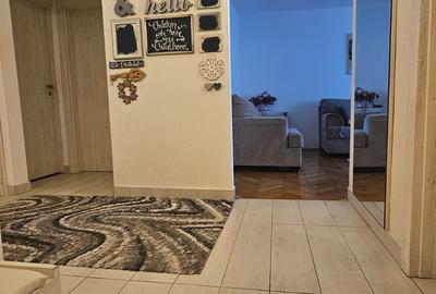Apartament cu 4 camere decomandat în Dacia