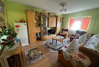 Apartament cu 3 camere decomandat în Tomești