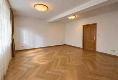 Vila versatila 7 camere + Garaj zona 1 Mai - Ion Mihalache | Ideala locuinta sau - 9