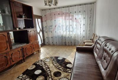 Apartament cu 3 camere în 1 Mai