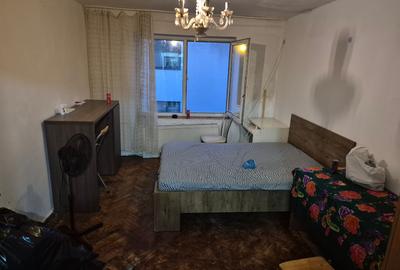 Garsonieră decomandată, mobilată în Complex Studențesc