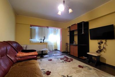Apartament cu 4 camere decomandat în Faleza Nord