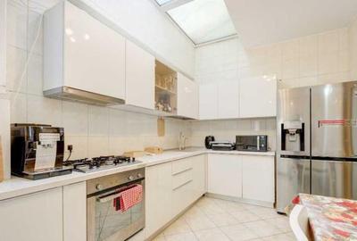 Apartament cu 4 camere decomandat, mobilat în Floreasca
