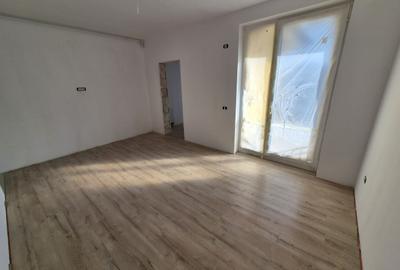 Apartament cu 2 camere decomandat în Giroc