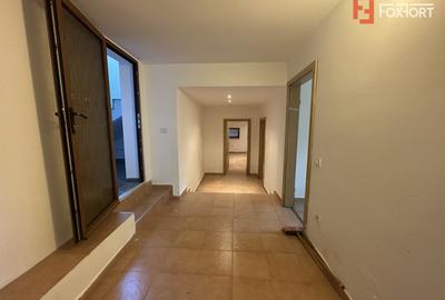 Casa individuala cu 10 camere si piscina, in Dumbravita - ID V5614 - 38