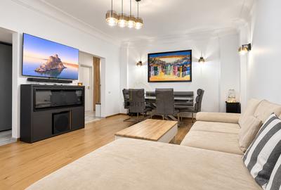 Apartament cu 5 camere decomandat, mobilat în Capitale