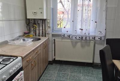 Apartament cu 2 camere semidecomandat, mobilat în UTA