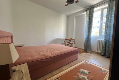 Apartament cu 3 camere decomandat în Tineretului
