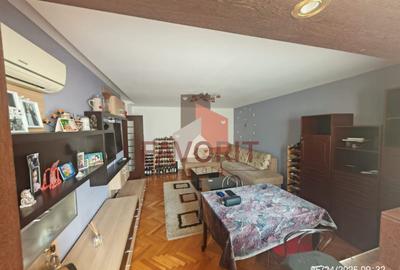 Apartament cu 4 camere decomandat, mobilat în Steaua