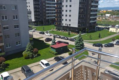 Apartament cu 2 camere semidecomandat, mobilat în Avantgarden