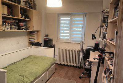 Apartament cu 3 camere decomandat în Drumul Taberei
