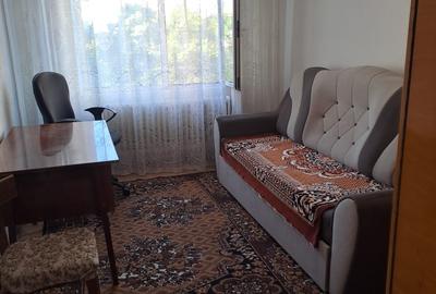 Apartament cu  2 camere decomandat, etajul 2/10, zona Mircea cel Batran - 1