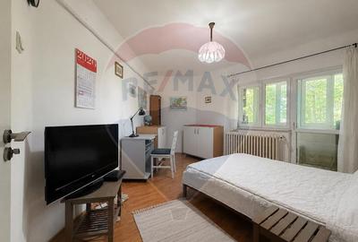 Apartament cu 3 camere de vânzare în zona Capitol - 2