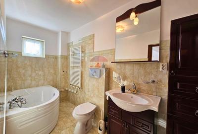 Vila tip duplex Banesti, 341 mp utili, garaj, vedere Caraiman - 16