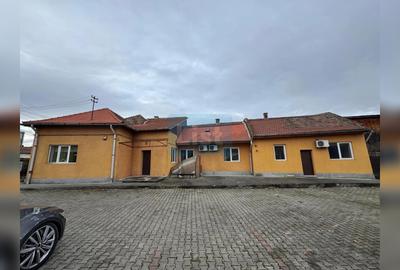 Casă cu 6 camere în Mărăști